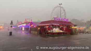 Starkregen zieht über Augsburger Herbstplärrer