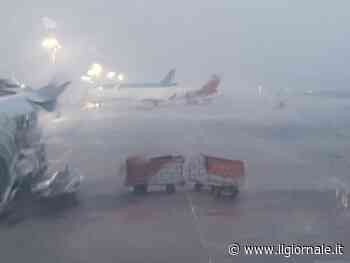 Nubifragio a Milano: 60 chiamate ai vigili del fuoco. Tetti scoperchiati e alberi caduti