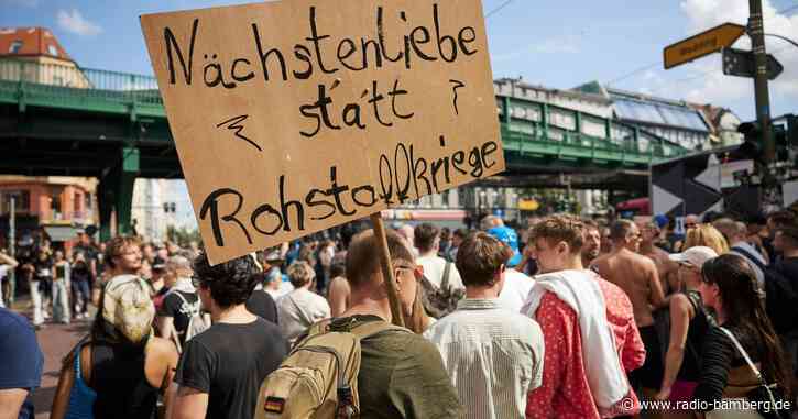 «Zug der Liebe»: Technofans tanzten durch Berlin