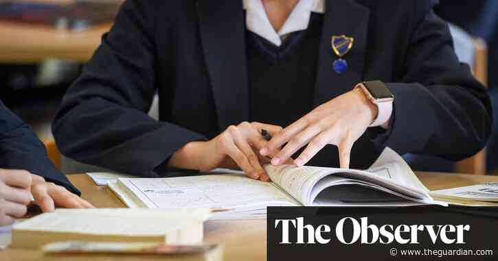 UK universities offer three-day-week to let students find part-time work