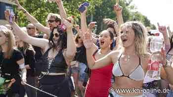 „Zug der Liebe“: Tausende Technofans tanzten am Samstag durch Berlin