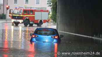 Unwetter wütet in Mühldorf - Autofahrer bleiben in überfluteter Unterführung stecken