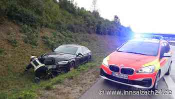 Auto landet auf A94 im Graben - Mehrere Verletzte nach Unfall bei Mettenheim