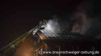 Haus brennt nach Blitzeinschlag ab
