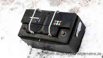 Autobatterie explodiert und verletzt Landwirt