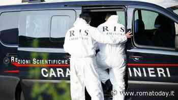 Omicidio a Pomezia: la ferita compatibile con un colpo di pistola. Caccia al killer