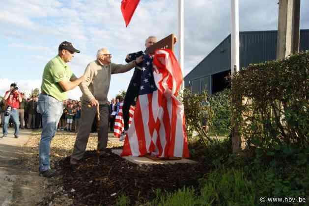 Inhuldiging oorlogsmonument in de wijk Sinnich