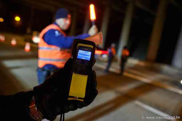 Twee roodlichtrijders blijken dronken bij weekendcontroles