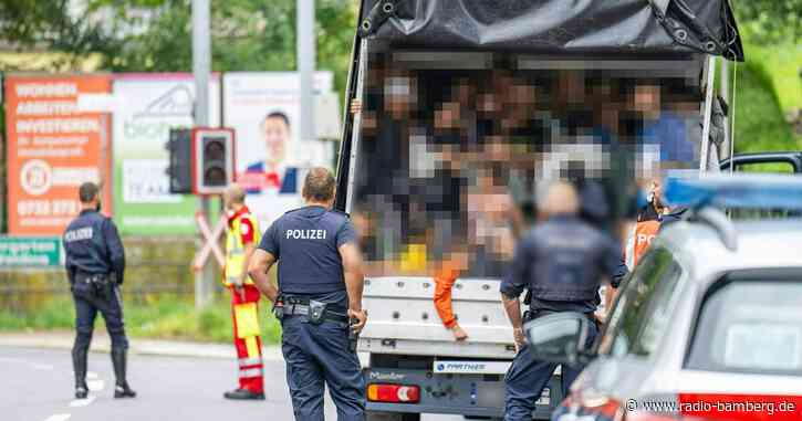 Menschenschmuggel: Lkw mit 53 Menschen in Linz gestoppt