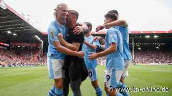 Manchester City siegt spät gegen Sheffield - Erling Haaland jubelt mit Fan