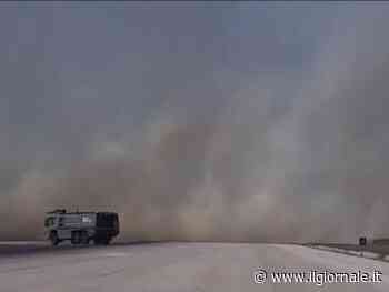 Incendi nel trapanese. Chiude l'aeroporto, turisti fuggono via mare 
