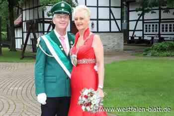 Erste Schützenkönigin im Delbrücker Land: „Lady in Red“ begeistert in Sudhagen