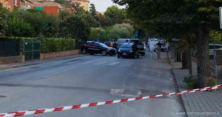 Sirolo, 23enne ucciso con una fiocina dopo una lite in strada per una precedenza: si cerca il killer