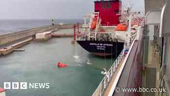 P&O Britannia cruise ship crashes during Mallorca storms