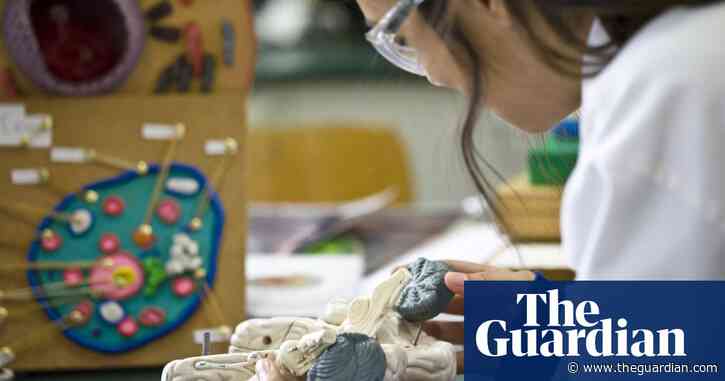 Female scientists found to be almost entirely absent from Australian high school textbooks