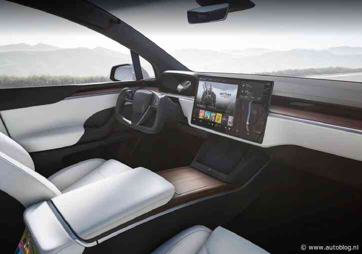 Wat als de computer in je Tesla ermee kapt tijdens het rijden?
