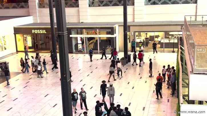 One killed in shooting at Ohio mall; two teens arrested