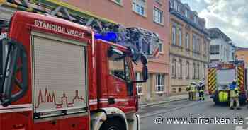 Bamberg: Brand in Wohnheim ausgebrochen - Feuerwehr mit schwerem Atemschutz im Einsatz
