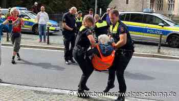„Letzte Generation“: Blockade vor dem Braunschweiger Rathaus