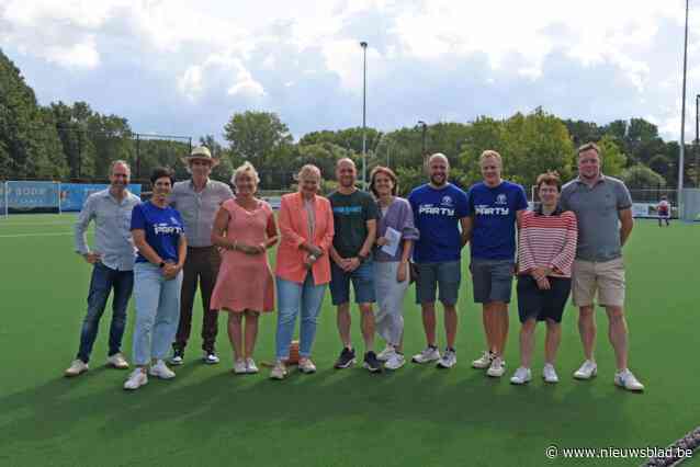 Hockeyclub neemt nieuw kunstgrasveld officieel in gebruik