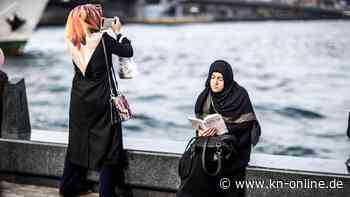 Frankreich will muslimisches Gewand Abaya in den Schulen verbieten
