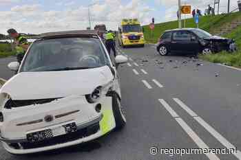 Frontale botsing op Waterlandse Zeedijk in Zuiderwoude