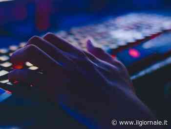 Si finge una ragazza su Tik Tok per adescare ragazzini: arrestato 23enne