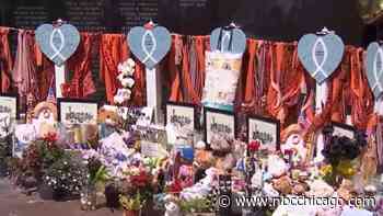 Judge refuses to dismiss case against father of Highland Park parade shooting suspect