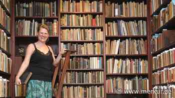 „Auch wertlose Literatur kann teuer sein“: Eurasburger Antiquarin Andrea Bierl erzählt