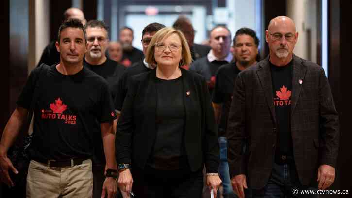 Unifor autoworkers overwhelmingly vote to authorize strikes at GM, Ford, Stellantis