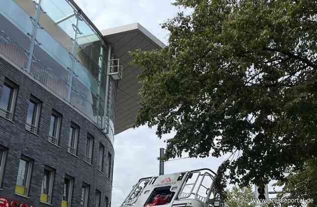 FW-BO: Menschenrettung aus einer außenliegenden Aufzugsanlage in der Wittener Straße