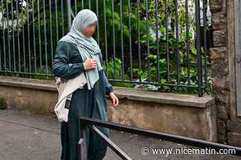 L'abaya, interdite à l'école, un symbole des frictions autour de la laïcité