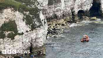 Flamborough: Twenty people rescued after being cut off by tide