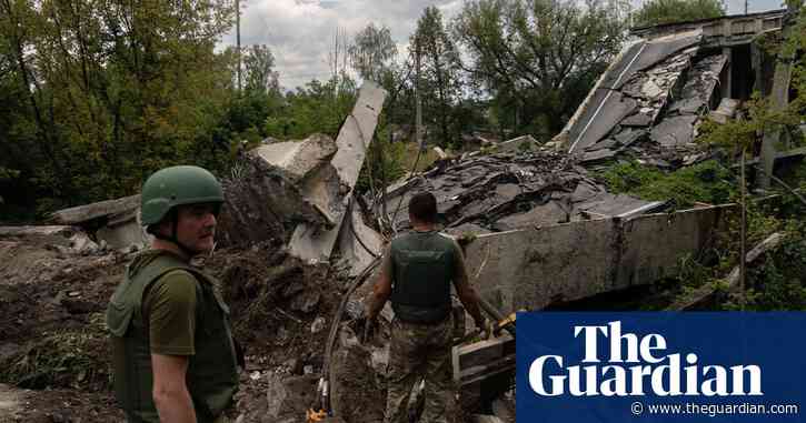 ‘I couldn’t take it any more’: holdouts quit Kupiansk after renewed Russian shelling