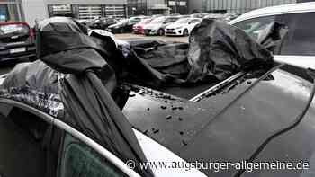 Hagelschäden nach Unwetter: Autos rollen "im Minutentakt" in die Werkstätten