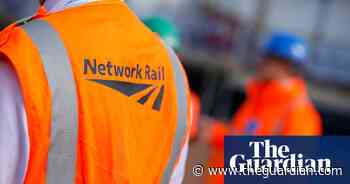 Network Rail axes bonuses for union members who strike