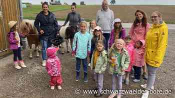 Ferienprogramm Vollmaringen: Wie weich sind Vogelfedern wirklich?