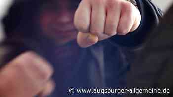 Unbekannte schlagen 28-Jährigen krankenhausreif