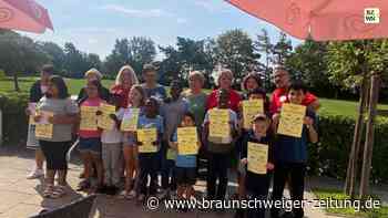 Geflüchtete Kinder lernen beim DRK Wendeburg schwimmen