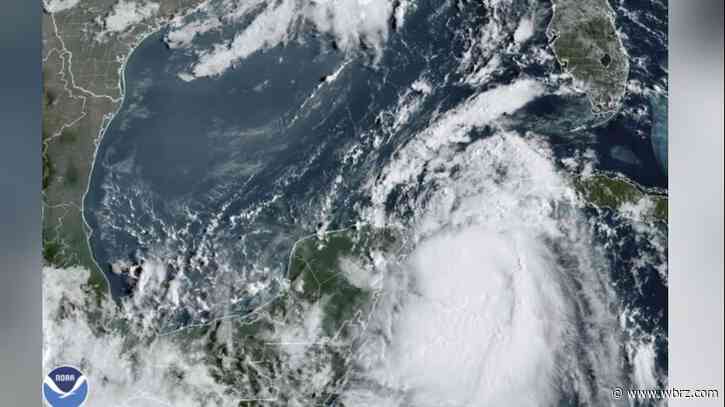 Idalia strengthens to a hurricane, pushing a surge of ocean water toward Florida