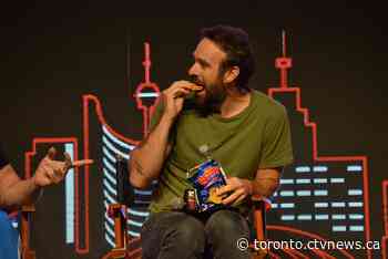 'Is this a Canadian thing?': 'Daredevil' star Charlie Cox tries All-Dressed chips in Toronto