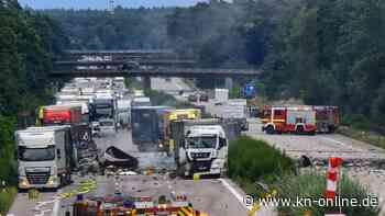Unfall mit Lkw auf A2 bei Burg: Gasflaschen explodiert – offenbar zwei Tote