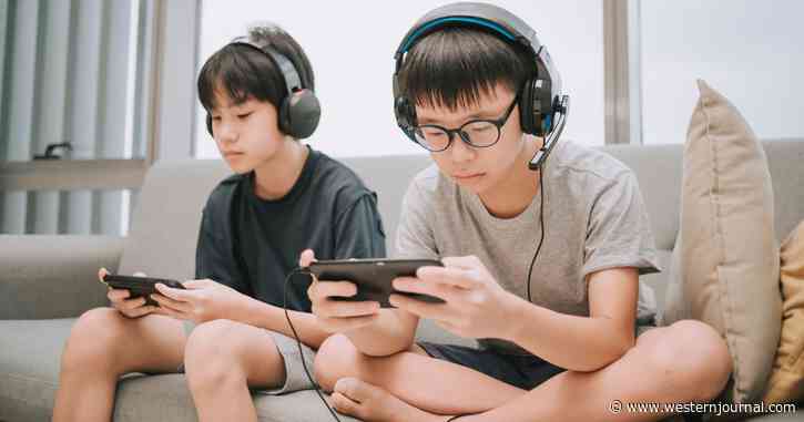 Are Mobile Games Targeting Your Kids?: Lawsuit Alleges Company 'Preys on Children' with 'Illegal Gambling'