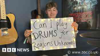 Reading Festival: Boy invited to join Killers on stage for set