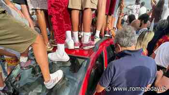 VIDEO | Delirio romanista per Lukaku: le auto dei lavoratori dell'aeroporto e dei viaggiatori danneggiate a Ciampino