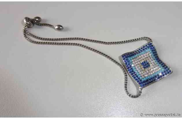 POL-OF: Unfall: Zwei Autos komplett ausgebrannt, drittes beschädigt; Auch das noch: singende Frau sorgt für Polizeieinsatz; Diebe waren auf einer Baustelle zugange und mehr