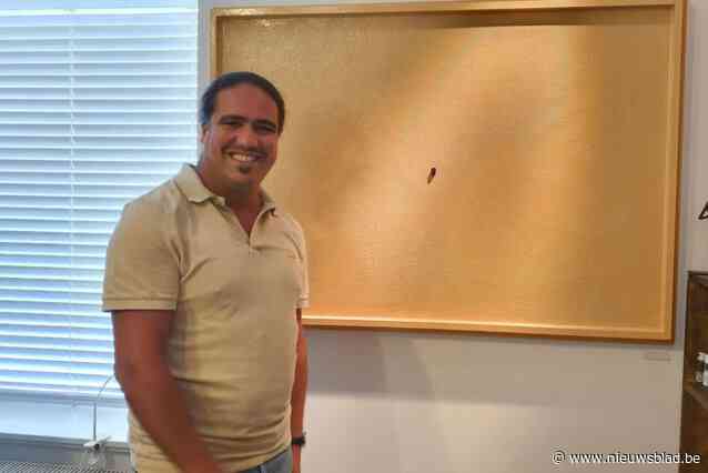 Hernse kunstenaar stunt met ‘mossel van een miljoen’: “Mensen hebben mijn werk opgepikt. Missie geslaagd.”