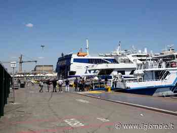 Nelle strade di Napoli girano oltre 200 tassisti abusivi