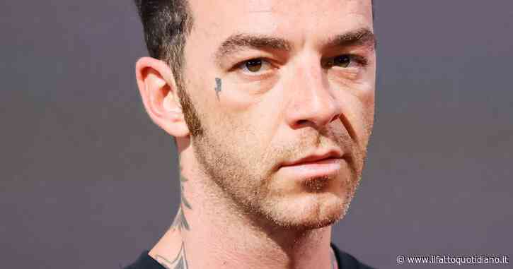 Salmo: “Le persone sperano di vedere gli artisti famosi cadere nel baratro, a nessuno frega della musica”