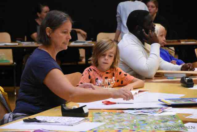 Ezelsoor staat weer voor de deur: op deze plekken in het Pajottenland kan uw kind de komende dagen zijn of haar boeken laten kaften